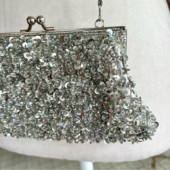 La Regale Bag Silver Sequin Mini Crossbody Purse Evening Cocktail Occasion - Picture 4 of 13